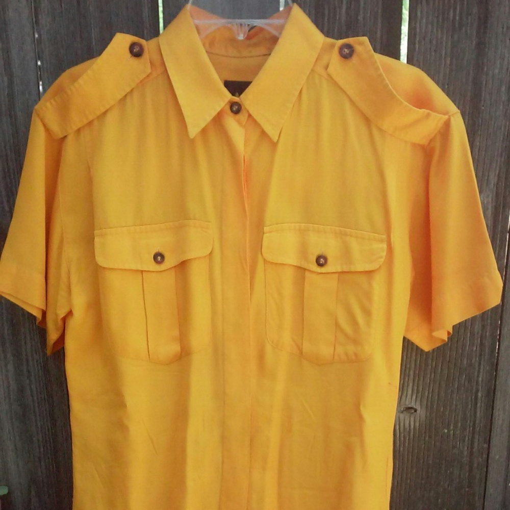 Liz Sport Gold Short Sleeve Top Medium